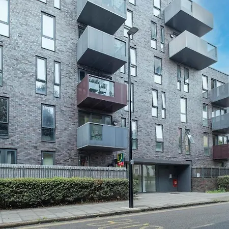 Modern 3-bedroom, 1-bathroom In East *