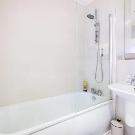 Modern 3-bedroom, 1-bathroom In East