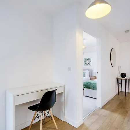 Modern 3-bedroom, 1-bathroom In East Apartment