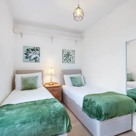 Apartment Modern 3-bedroom, 1-bathroom In East