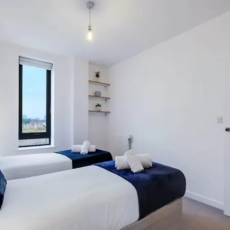 Modern 3-bedroom, 1-bathroom In East Apartment *