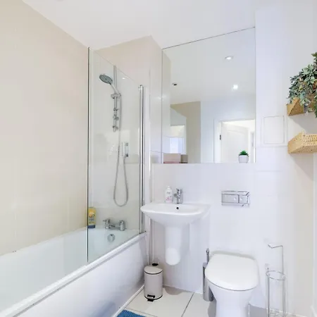 Modern 3-bedroom, 1-bathroom In East Apartment London