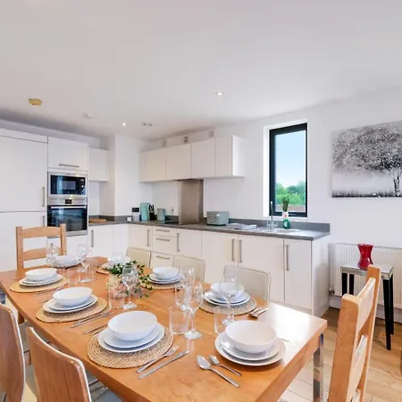 Modern 3-bedroom, 1-bathroom In East *
