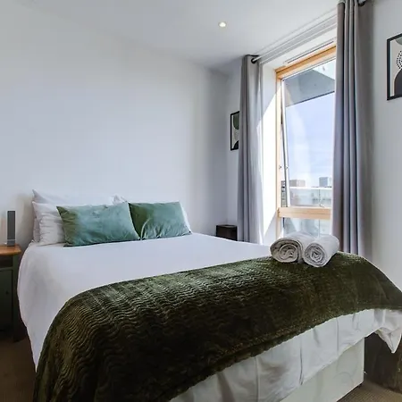 Modern 1-bed Entire Apartment, Zone 2