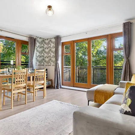 Croydon Fbs Retreat, Easy Access To Apartment *