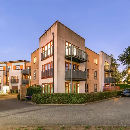 Croydon Fbs Retreat, Easy Access To *