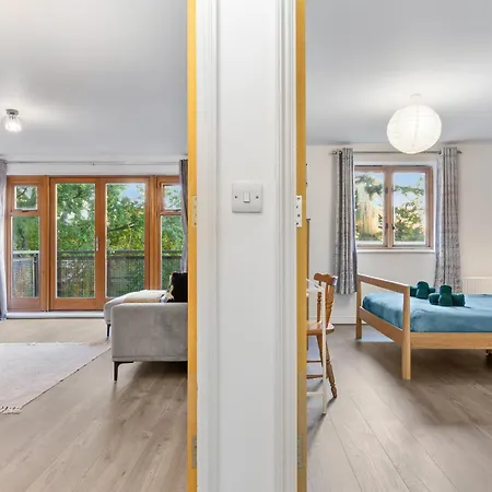 Croydon Fbs Retreat, Easy Access To * Thornton Heath