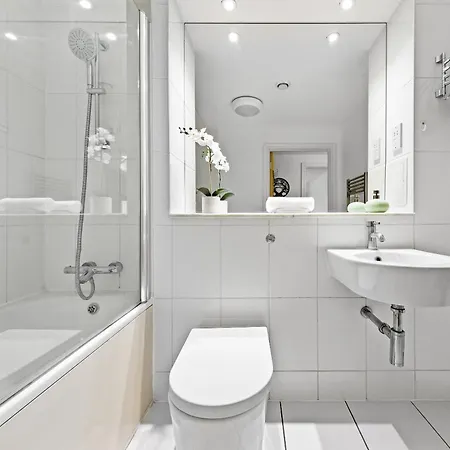Croydon Fbs Retreat, Easy Access To Thornton Heath
