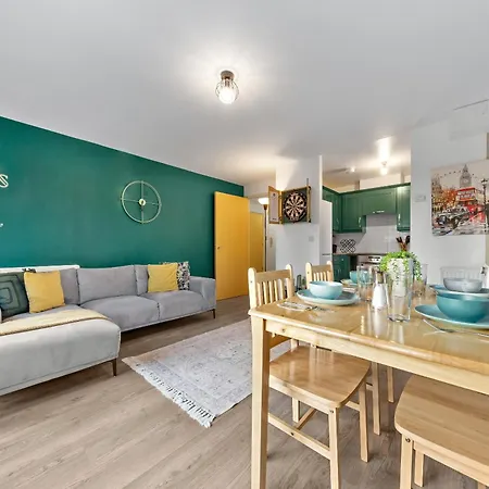 Croydon Fbs Retreat, Easy Access To Apartment