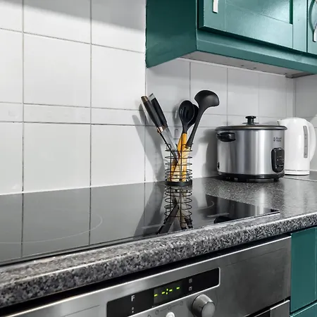 Croydon Fbs Retreat, Easy Access To Apartment