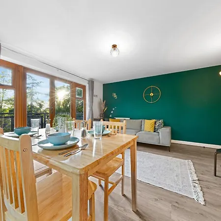 Croydon Fbs Retreat, Easy Access To Thornton Heath