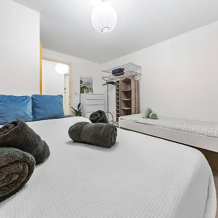 Croydon Fbs Retreat, Easy Access To Apartment *