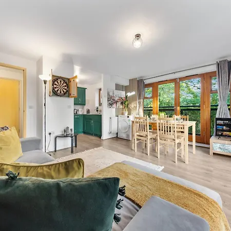 Croydon Fbs Retreat, Easy Access To Thornton Heath