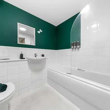 Croydon Fbs Retreat, Easy Access To * Thornton Heath