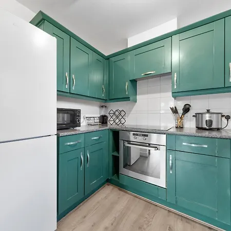 Croydon Fbs Retreat, Easy Access To Apartment *