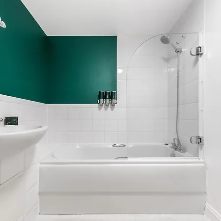 Apartment Croydon Fbs Retreat, Easy Access To *