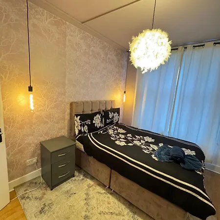 Cozy Two Bedroom In London