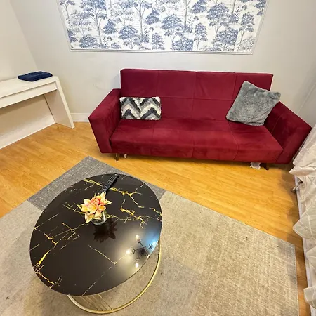 Cozy Two Bedroom In * London