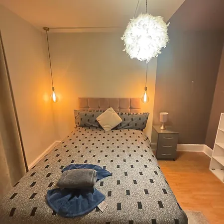 Cozy Two Bedroom In Apartment