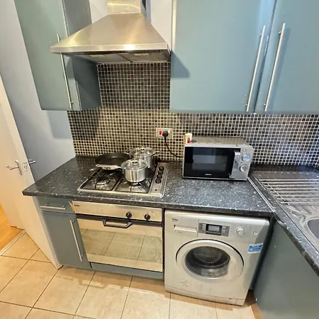 Cozy Two Bedroom In London