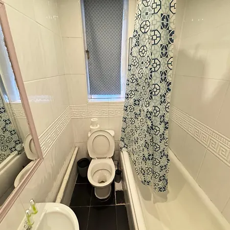 Cozy Two Bedroom In Apartment
