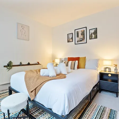 Stylish 1br Fulham Flat With Private Patio Apartment London