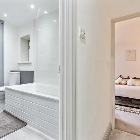 Stylish 1br Fulham Flat With Private Patio