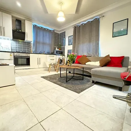 One Bedroom Flat Bell Street Apartment London