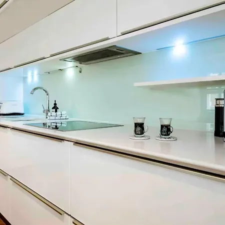 Golden Woodland Apartment *