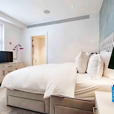 Apartment Golden Woodland London