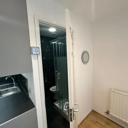 Ensuite Double Near Excel Apartment *