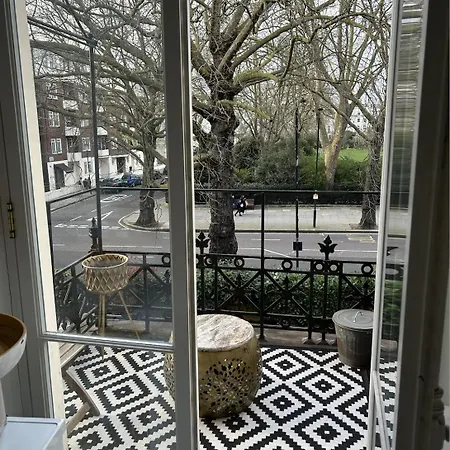 Spacious Flat In Holland Park Apartment *