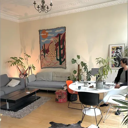 Spacious Flat In Holland Park * London