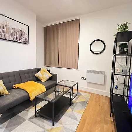 Lovely High Street 30 Seconds From Station Apartment