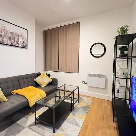 Apartment Lovely High Street 30 Seconds From Station London
