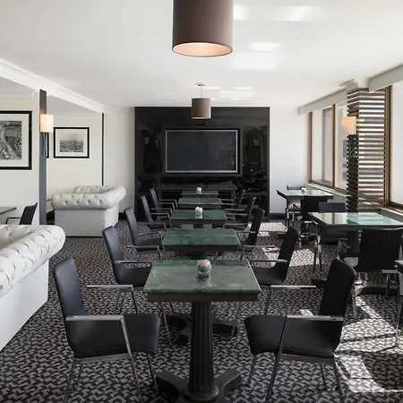 מלון Renaissance London Heathrow 4*