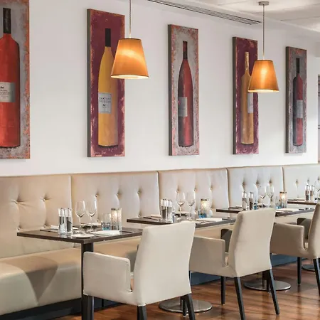 מלון Renaissance London Heathrow
