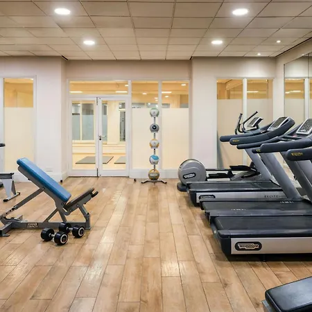 מלון Renaissance London Heathrow 4*