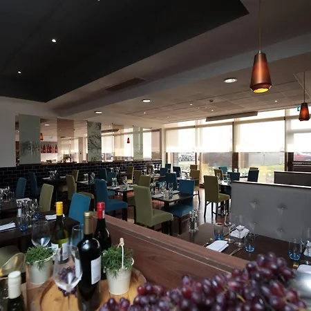 Renaissance London Heathrow מלון 4*