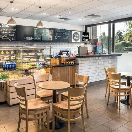 מלון Renaissance London Heathrow 4*