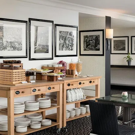 Renaissance London Heathrow 4*