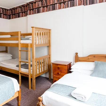 St Athans Hotel 2*