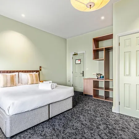 Clapham 4*
