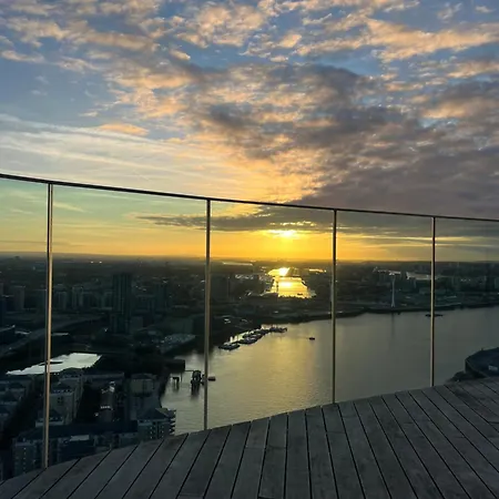 Apartment Luxury Modern 2 Bed Flat With Balcony And View - Canary Wharf Center London