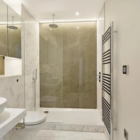 Luxury Modern 2 Bed Flat With Balcony And View - Canary Wharf Center London