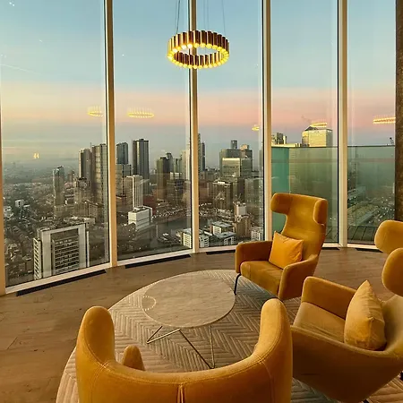 Luxury Modern 2 Bed Flat With Balcony And View - Canary Wharf Center London