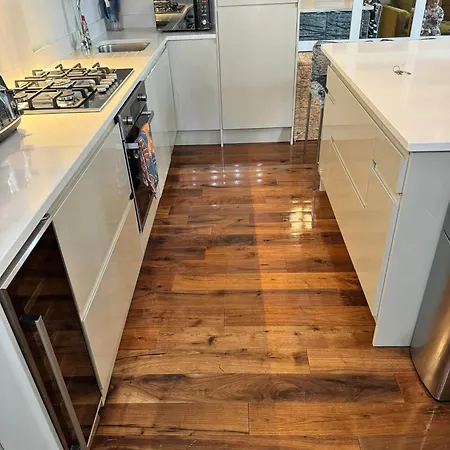 Stunning Holland Park 2 Bedroom - Sleeps 6