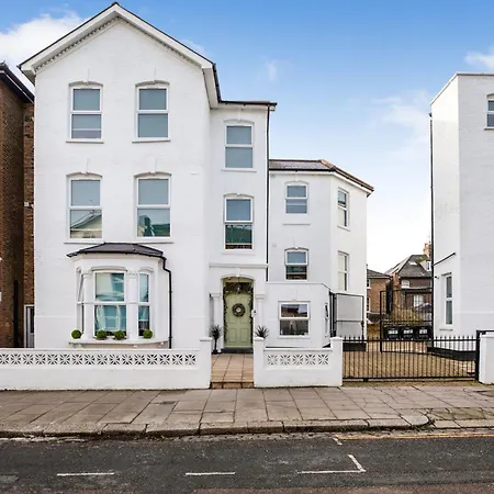 The Chapter - Finsbury Park Bed & Breakfast London