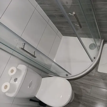 Letzi Private En-suite, Near Heathrow Airport T3 Hayes (Greater London)