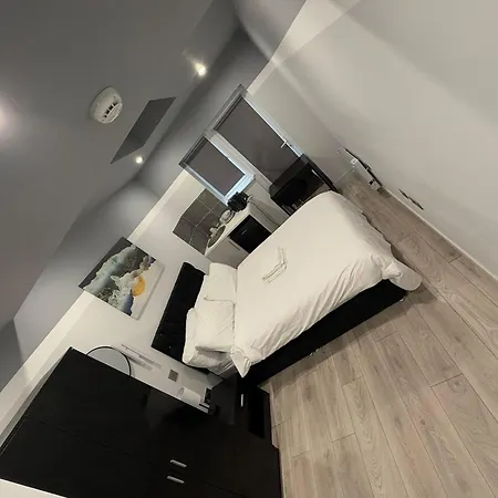 Guest house Letzi Private En-suite, Near Heathrow Airport T3 Hayes (Greater London)